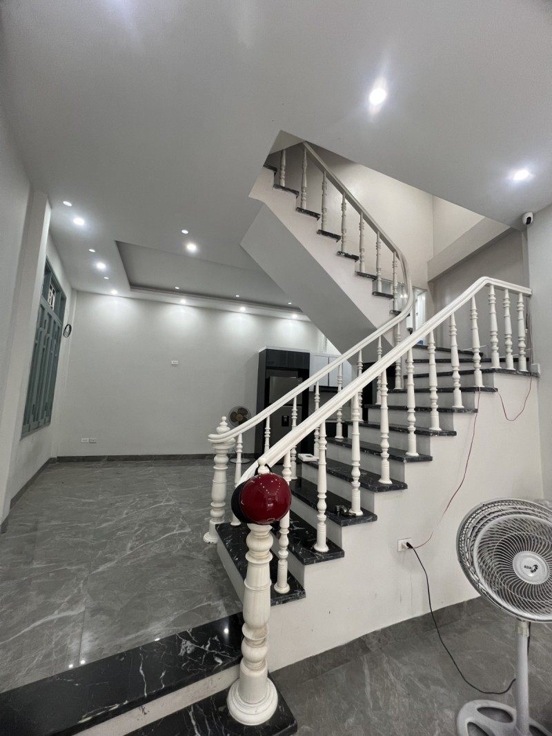 Bán nhà Nguyễn Văn Cừ,Long Biên 5 tầng,53m,mt11m oto vào nhà nhỉnh 13 tỷ - Ảnh 2